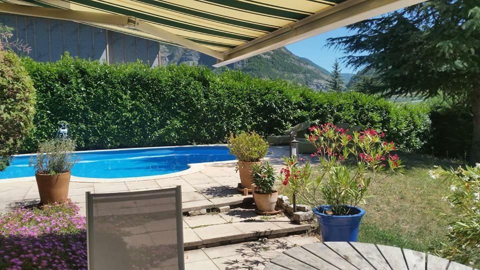 Au Paradis Des Grillons Espinasses Bagian luar foto
