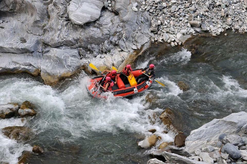 Au Paradis Des Grillons Espinasses Bagian luar foto
