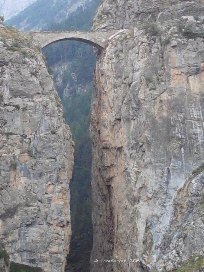 Au Paradis Des Grillons Espinasses Bagian luar foto